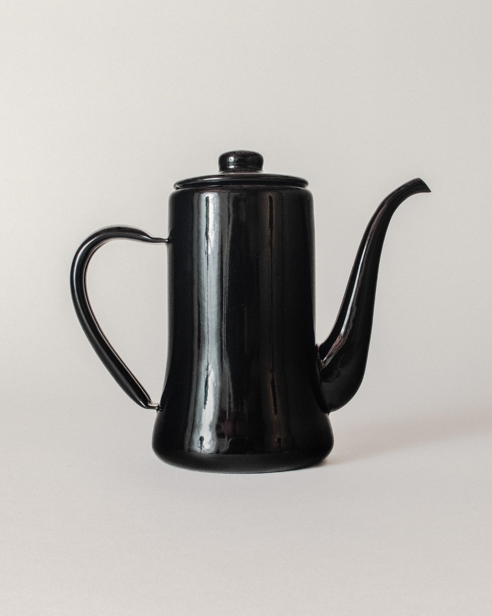 Tsukiusagi Black Slim Teapot