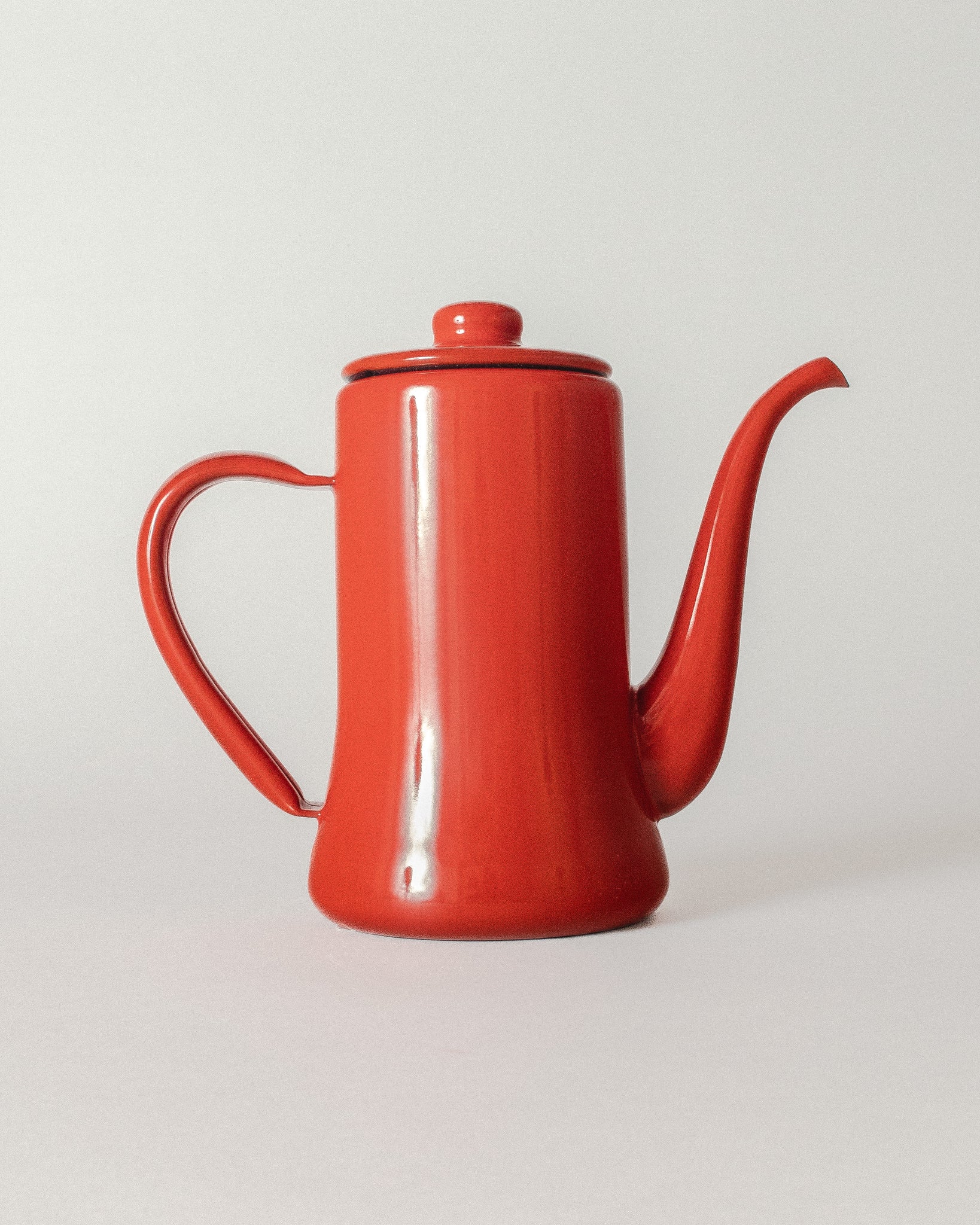 Tsukiusagi Red Slim Teapot