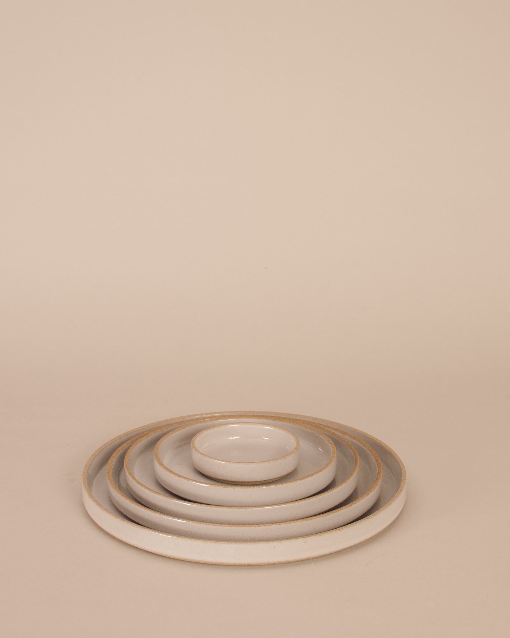 Hasami Plates in Gloss Grey