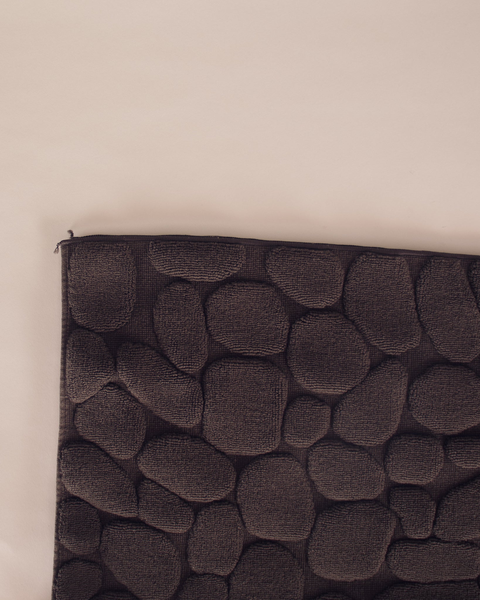 Ishikoro Pebble Stone Bath Mat in Grey