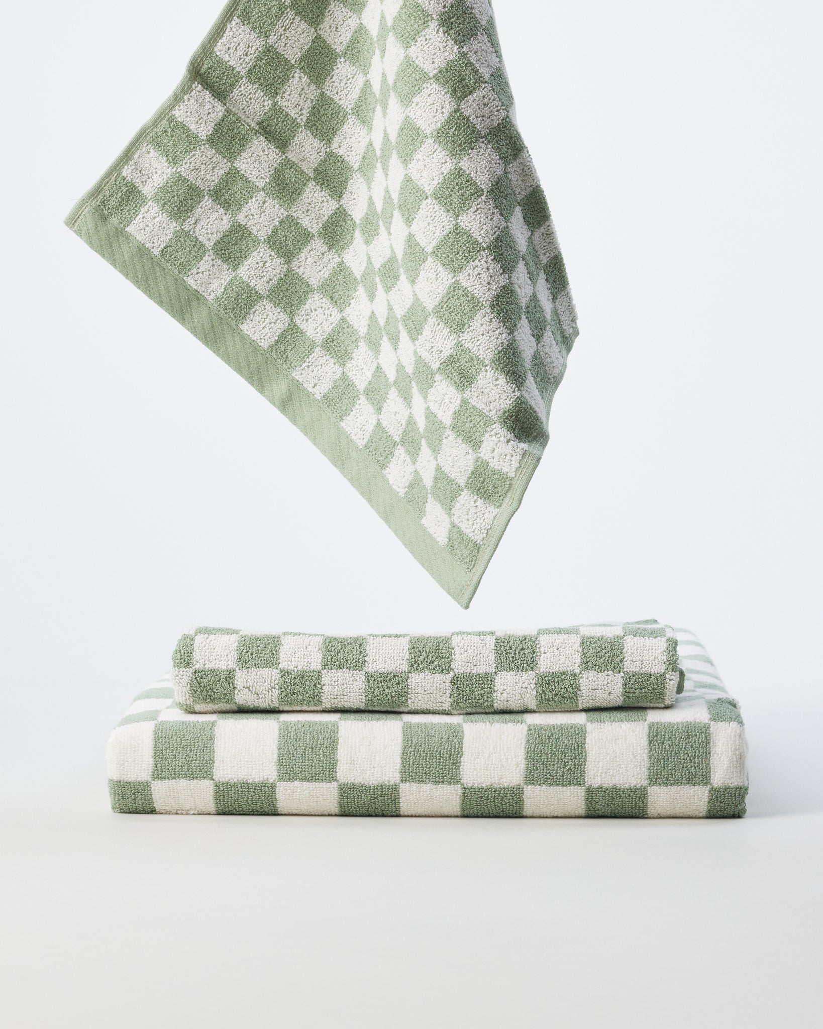 https://shopgoodfriend.com/cdn/shop/products/green-and-white-checkered-towels-1191_2048x2048.jpg?v=1662055767