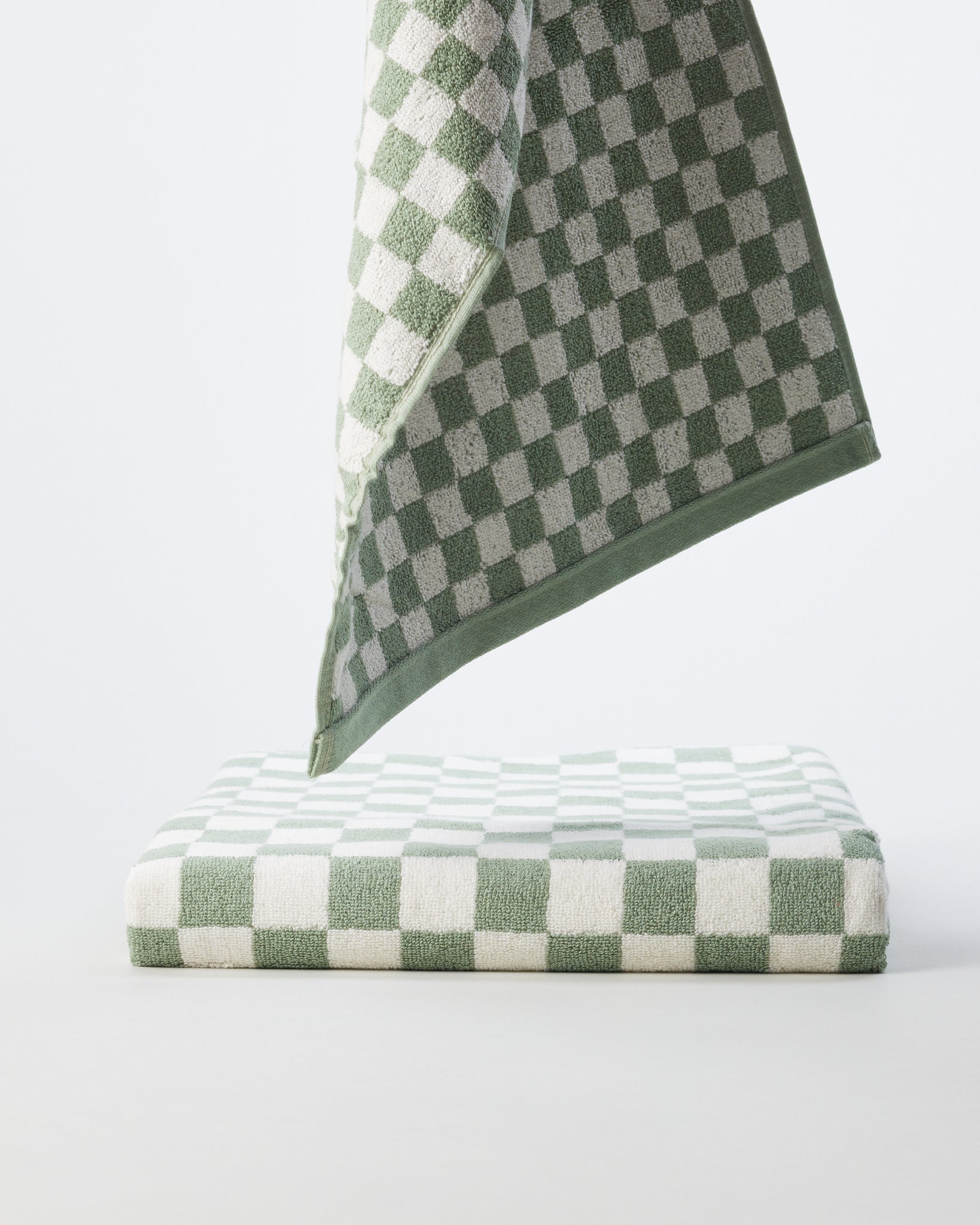 https://shopgoodfriend.com/cdn/shop/products/green-and-white-checkered-towels-1200_2048x2048.jpg?v=1662055767