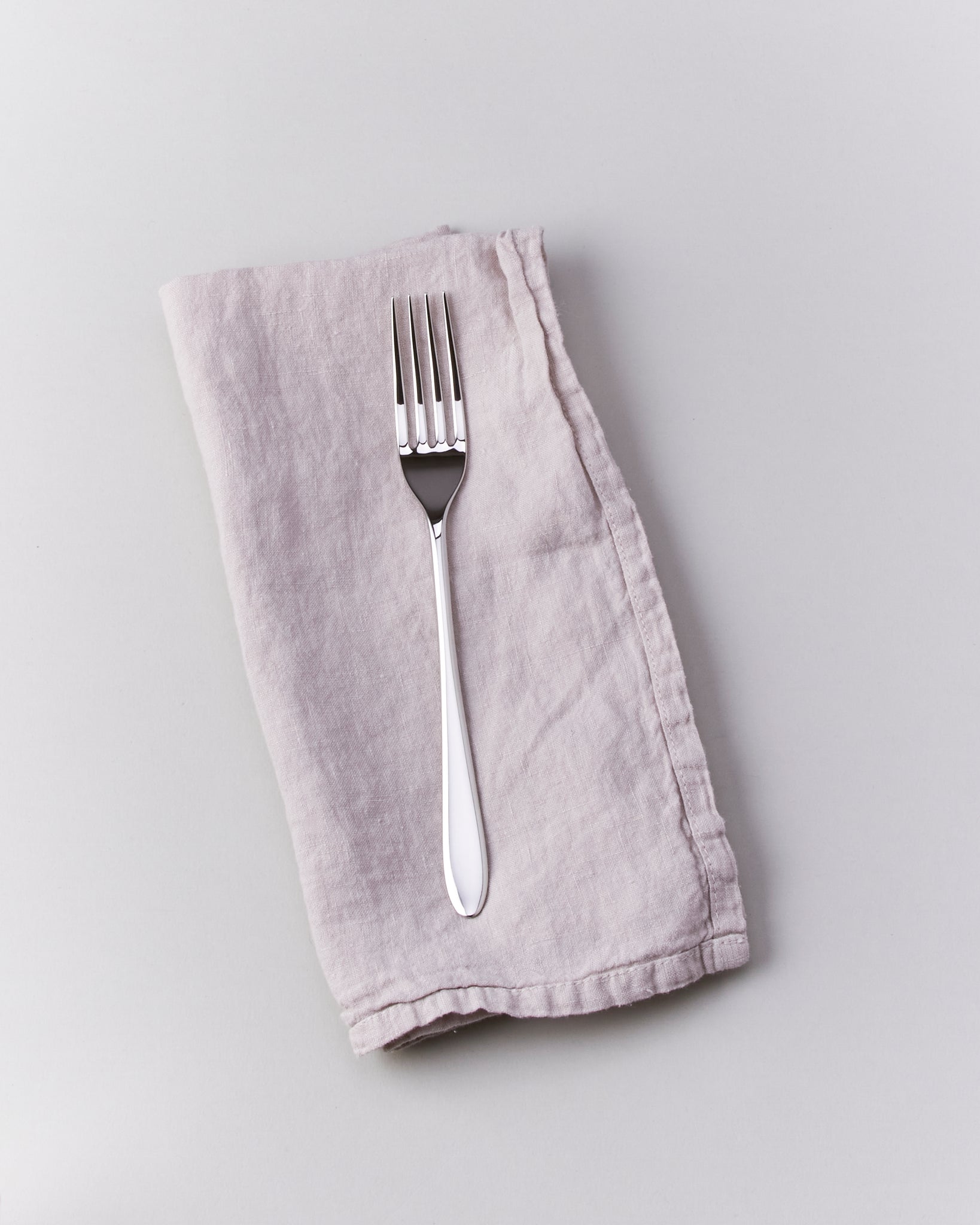 https://shopgoodfriend.com/cdn/shop/products/simple-linen-napkins-light-grey-6186_2048x2048.jpg?v=1637240740
